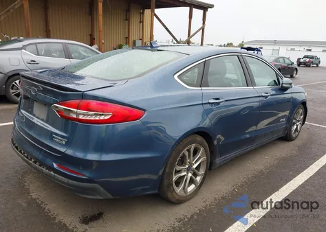 2019 Ford Fusion Hybrid Titanium z USA, uszkodzony, nr VIN 3FA6P0RU3KR262664